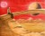 femme sur une arche naturelle en pierre ocre. paysage de désert ocre. le ciel est rouge vif et une planète orangée est visible dans le ciel