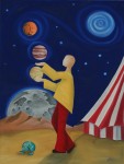 un acrobate jongle avec des planètes devant un chapiteau. la lune et les étoiles éclairent le personnage.
